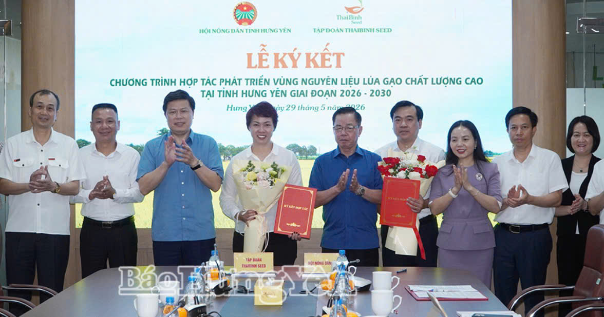 PHẦN VIỆC CHÀO MỪNG ĐẠI HỘI ĐẠI BIỂU TOÀN QUỐC HỘI NÔNG DÂN VIỆT NAM LẦN THỨ IX, NHIỆM KỲ 2026 - 2031: HỘI NÔNG DÂN TỈNH HƯNG YÊN KÝ KẾT HỢP TÁC PHÁT TRIỂN VÙNG LÚA GẠO CHẤT LƯỢNG CAO