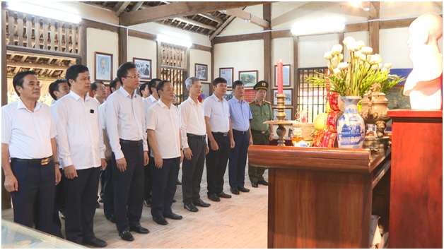 Dâng hương, dâng hoa kỷ niệm 77 năm Quốc khánh 2/9 (02/9/1945 - 02/9/2022)