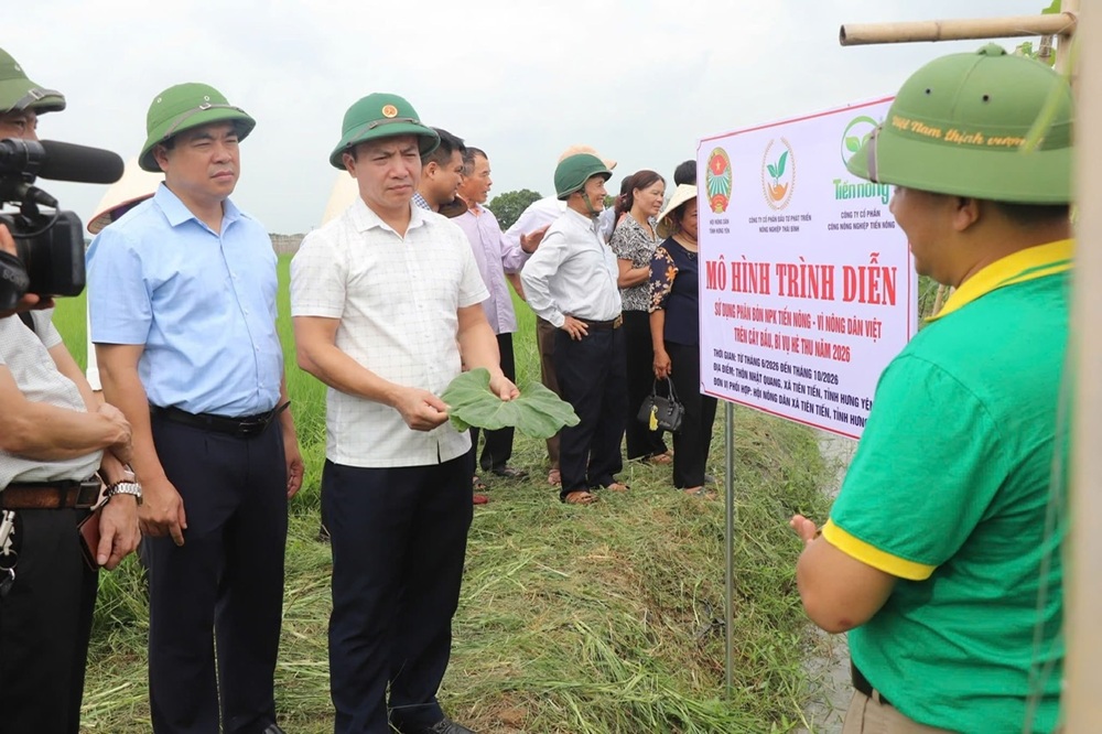 HỘI NÔNG DÂN XÃ TIÊN TIẾN: TRIỂN KHAI CHƯƠNG TRÌNH CUNG ỨNG PHÂN BÓN THEO PHƯƠNG THỨC TRẢ CHẬM CHO HỘI VIÊN VÀ THỰC HIỆN MÔ HÌNH TRÌNH DIỄN THÍ ĐIỂM.